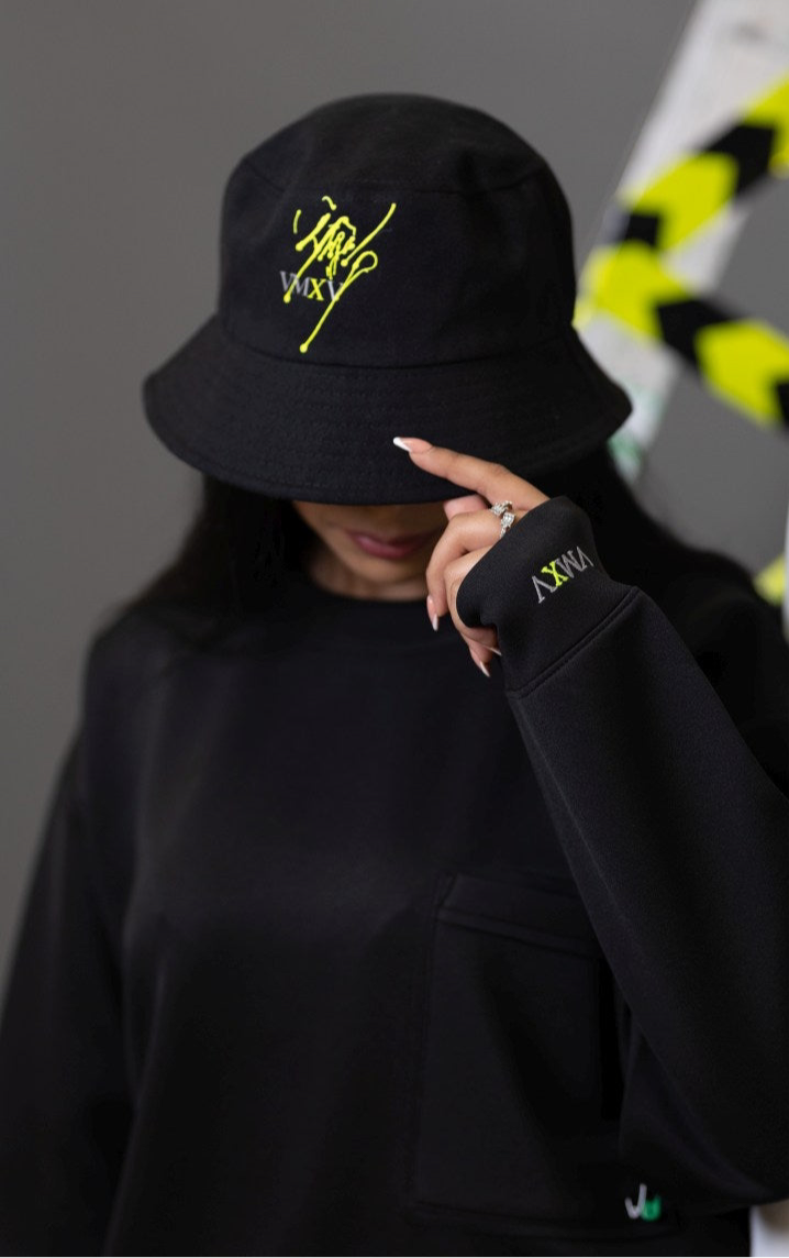 THE BLACK RIPPED POCKET SWEATSHIRT