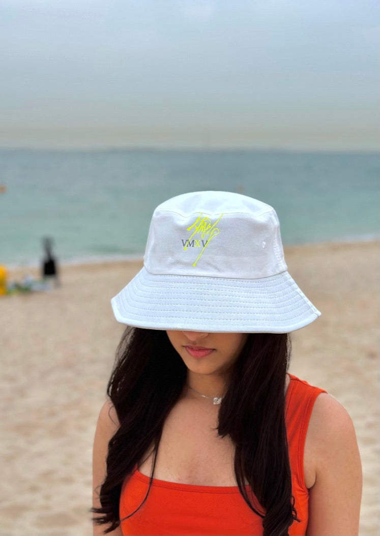 WHITE VMXV BUCKET HAT