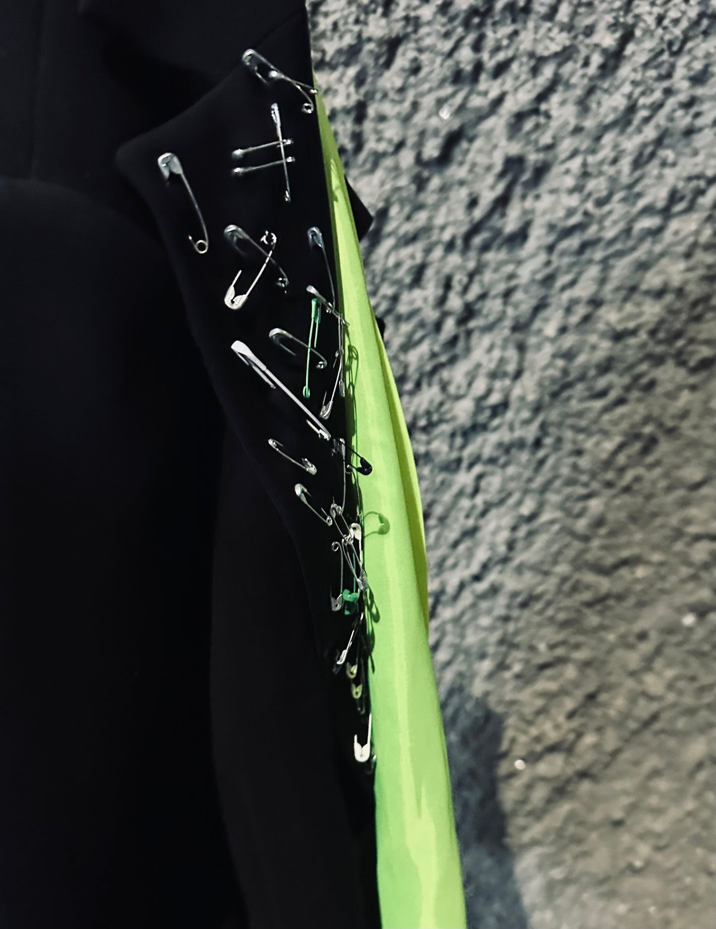 BLACK OVERSIZED BLAZER WITH SAFETY PINS